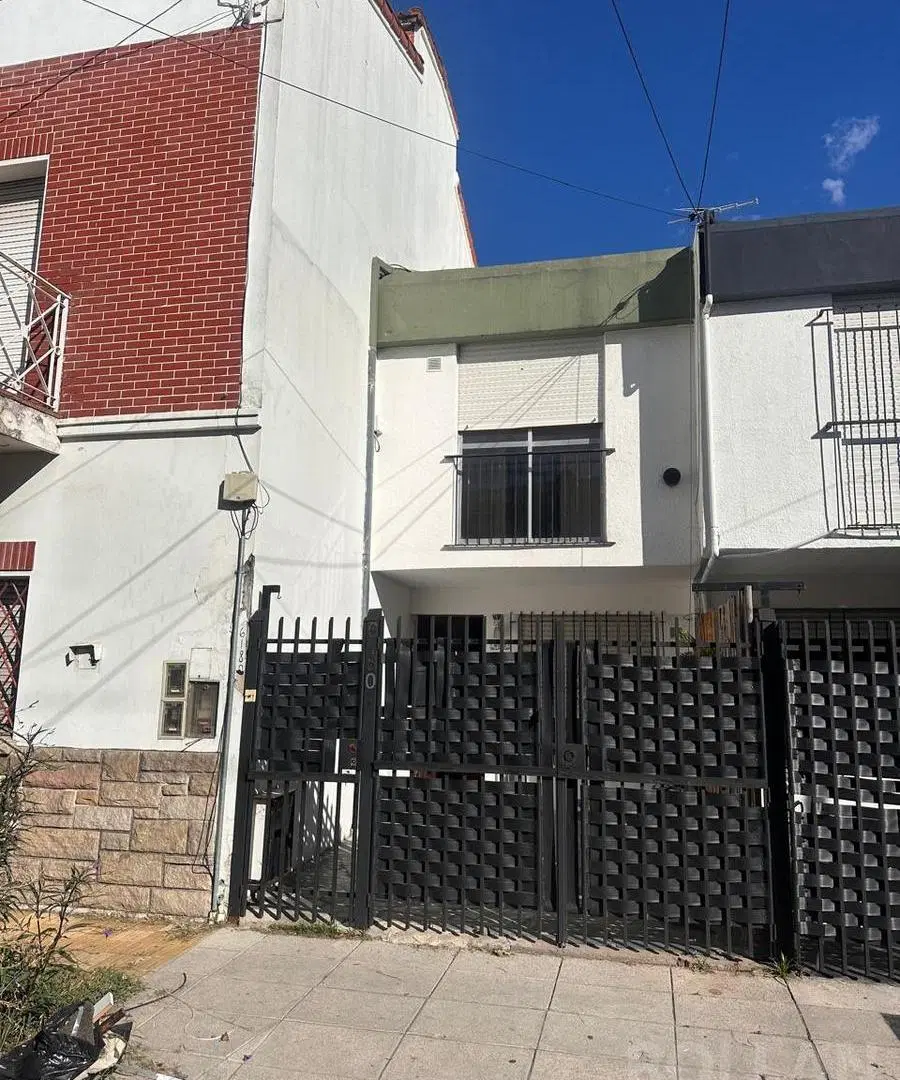 HERMOSO DUPLEX 3 AMBIENTES COMPLETAMENTE REFACCIONADO A NUEVO EN CARAPACHAY 5
