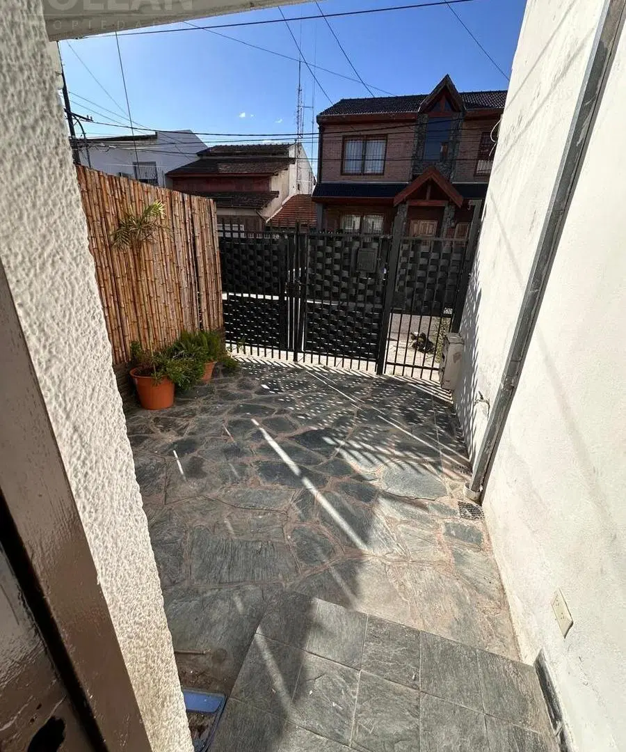 HERMOSO DUPLEX 3 AMBIENTES COMPLETAMENTE REFACCIONADO A NUEVO EN CARAPACHAY 3
