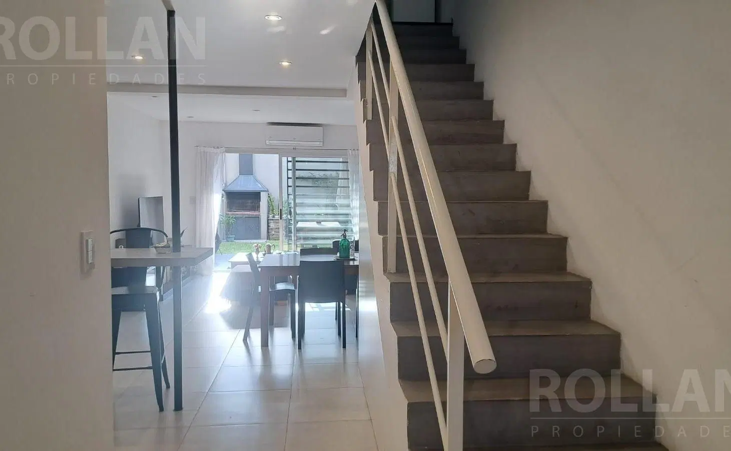 Casa, Dúplex moderno en PH de 4 ambientes con cochera, jardín y parrilla 2