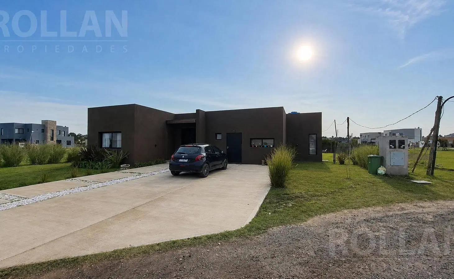 Casa de 1 planta con pileta 3 dorm + depend. /escritorio en Barrio El Ensueño. 2