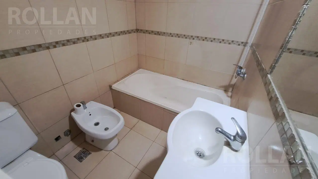 Duplex 3 dorm. en 2 pl c/ent auto y fondo libre!! VENTA. APTO CREDITO !! sin expensas 5