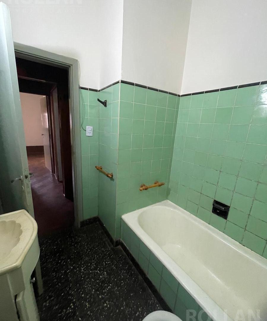 Foto de VENTA EXCELENTE CASA EN PLATA BAJA SOBRE LOTE PROPIO DE 3 AMBIENTES CON, imagen 2