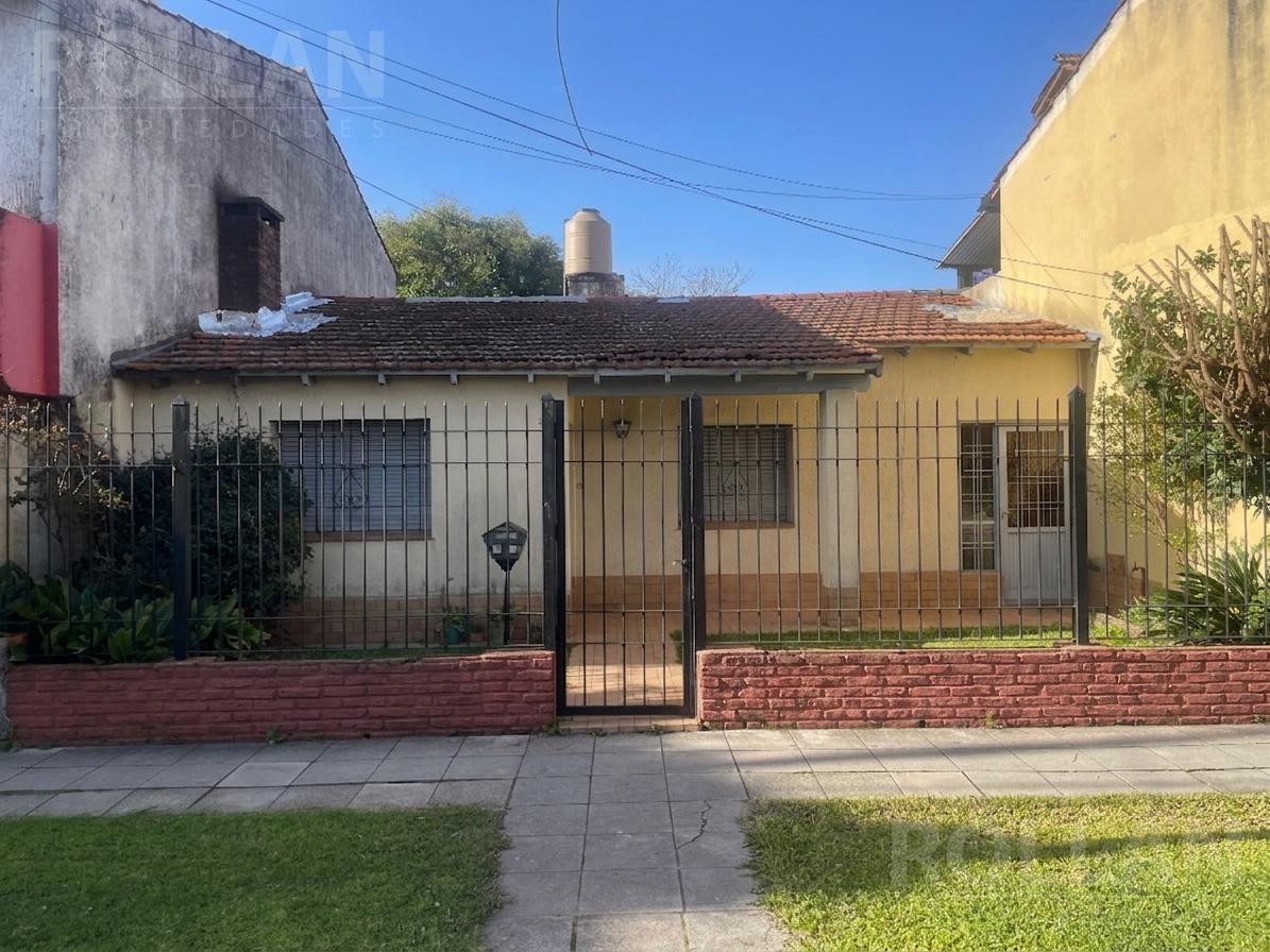 Foto de VENTA EXCELENTE CASA EN PLATA BAJA SOBRE LOTE PROPIO DE 3 AMBIENTES CON, imagen 1