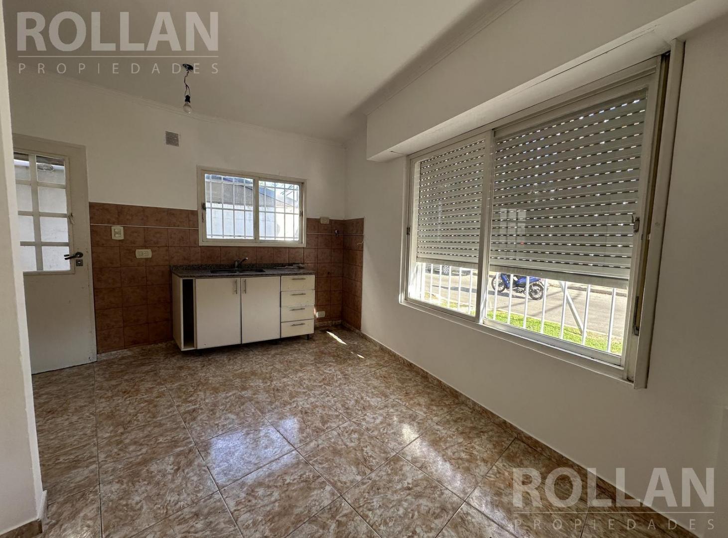 Foto de Duplex 3 amb en 2 pl en CARAPACHAY!! ALQUILER, imagen 2