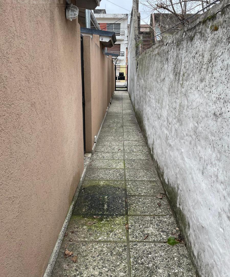Foto de MUY BUEN DEPARTAMENTO DE 2 AMBIENTES CON COCHERA Y PATIO EN ALQUILER EN, imagen 5