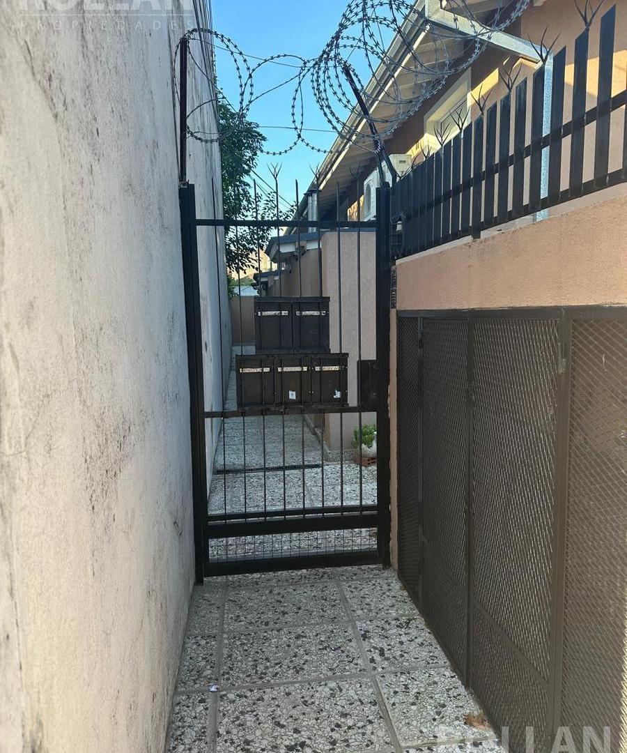 Foto de MUY BUEN DEPARTAMENTO DE 2 AMBIENTES CON COCHERA Y PATIO EN ALQUILER EN, imagen 4