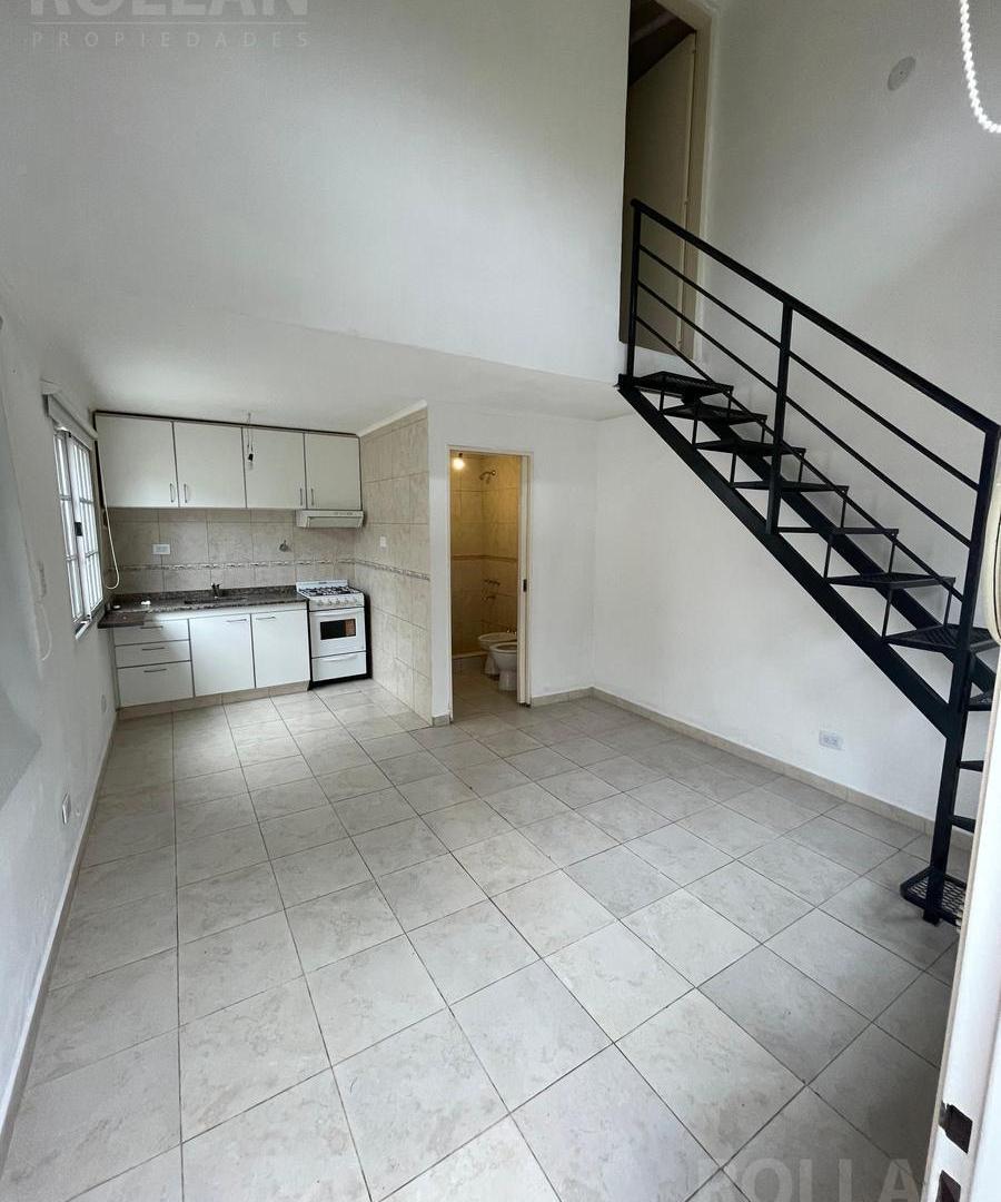 Foto de MUY BUEN DEPARTAMENTO DE 2 AMBIENTES CON COCHERA Y PATIO EN ALQUILER EN, imagen 1