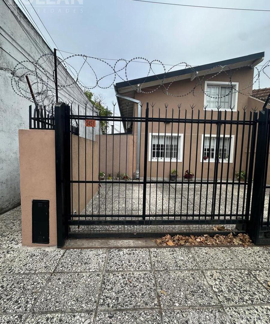 Foto de MUY BUEN DEPARTAMENTO DE 2 AMBIENTES CON COCHERA Y PATIO EN ALQUILER EN, imagen 2