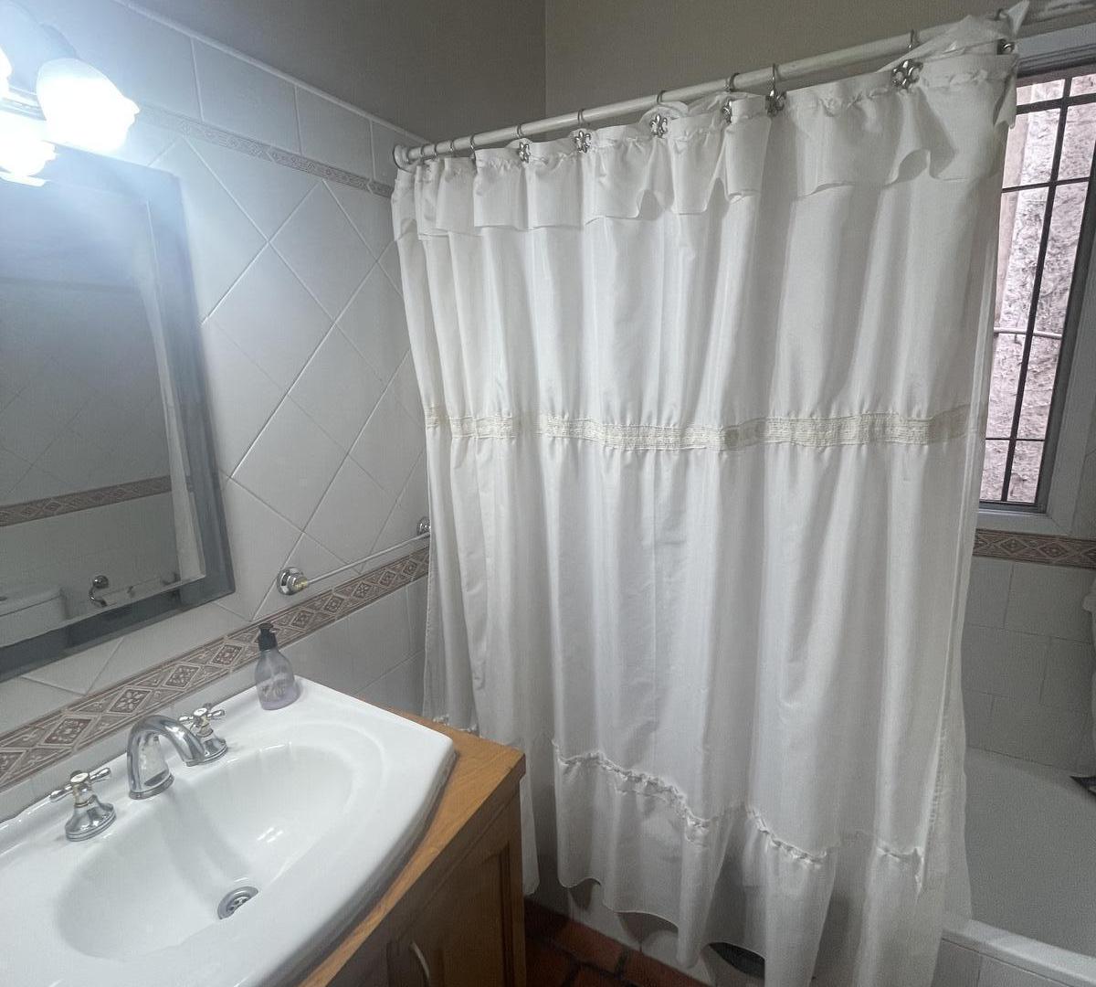 Foto de Casa de 4 amb. en Venta en Munro, imagen 5