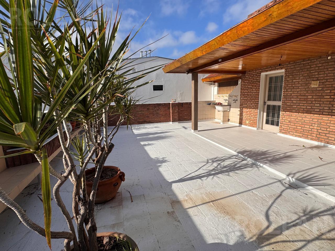Foto de ALQUILER EXCELENTE PH EN PLANTA ALTA DE 3 AMBIENTES CON TERRAZA EN, imagen 1