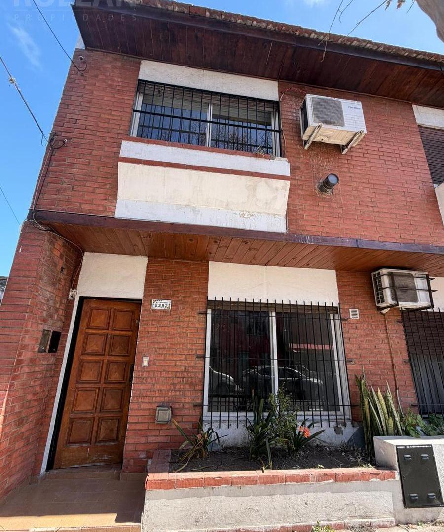 Foto de VENTA CHALET DUPLEX DE 3 AMBIENTES EN MUNRO EXCELENTE UBICACION CERCANO, imagen 1