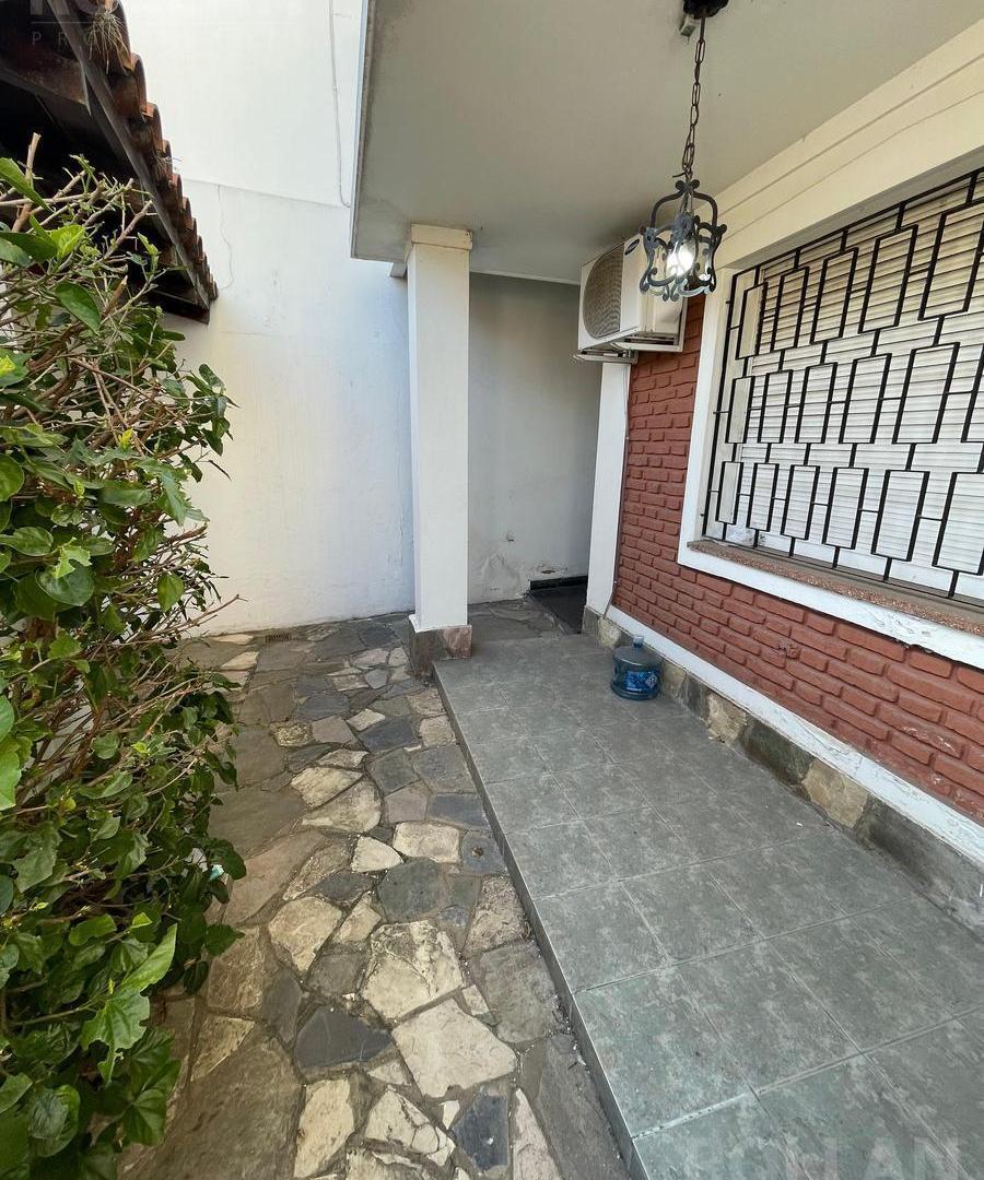 Foto de OPORTUNIDAD BUEN PH EN PLANTA ALTA CON COCHERA Y JARDIN PROPIO EN MUNRO, imagen 4
