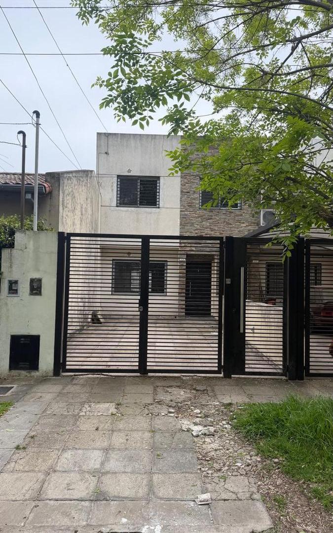 Foto de ALQUILER BUEN DUPLEX DE 4 AMBIENTES EN CARAPACHAY AMPLIO LUMINOSO, imagen 2
