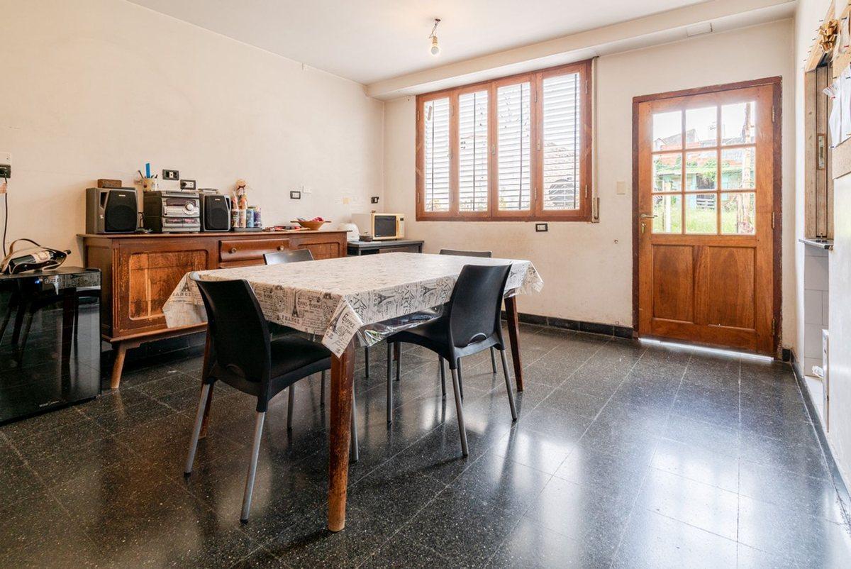 Venta Casa 4 Dorm. Lote Propio Villa Lugano 1