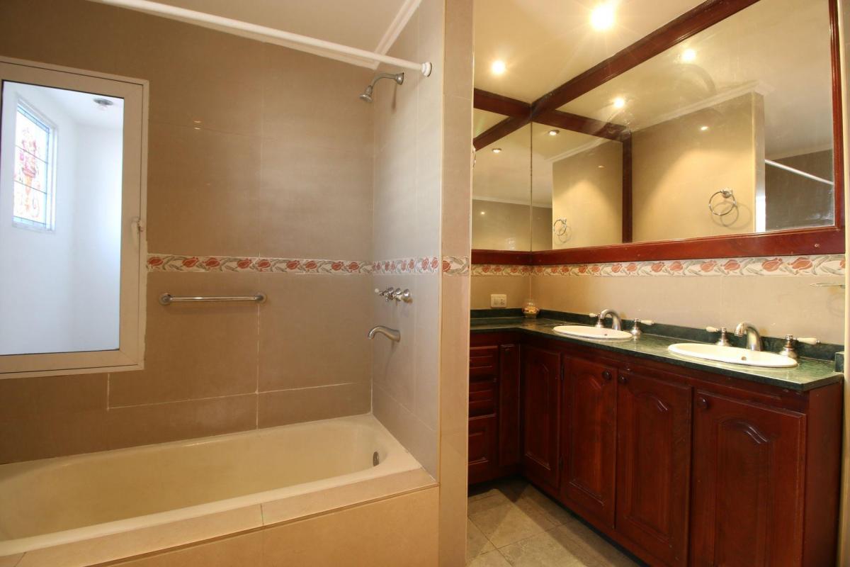 Venta Casa 8 Ambientes Jardín Quincho Olivos 5