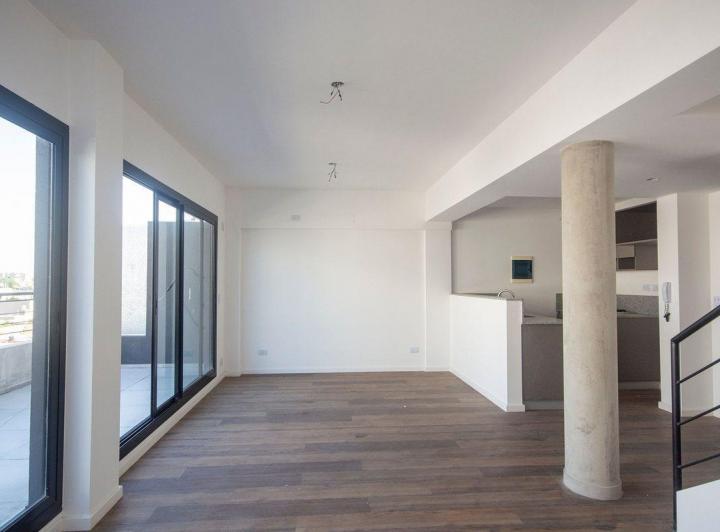 DEPARTAMENTO 3 AMBIENTES. DUPLEX. 2 COCHERAS FIJAS 4