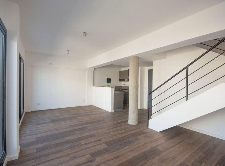 DEPARTAMENTO 3 AMBIENTES. DUPLEX. 2 COCHERAS FIJAS 3