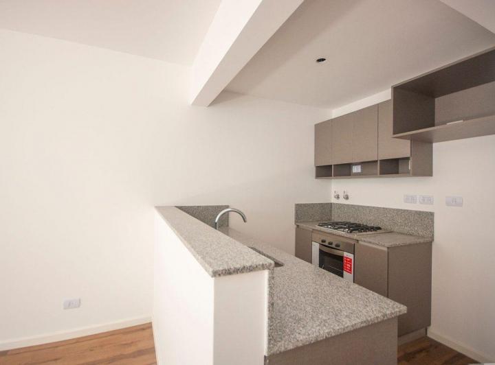 DEPARTAMENTO 3 AMBIENTES C/COCHERA FIJA. EN VENTA. 3
