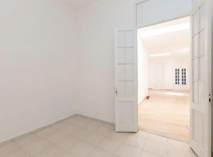 Alquiler Comercial de 14 ambientes con 2 terrazas 2