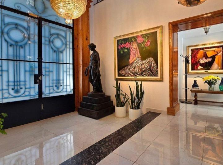 VENTA Casa/Coghlan cochera y jardin 4
