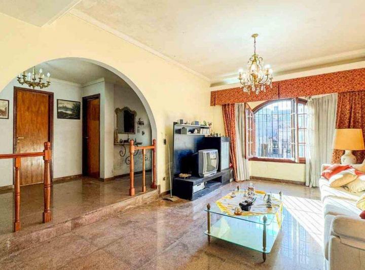 VENTA CASA 6 AMB + PLAYROOM, JARDIN Y QUINCHO 2