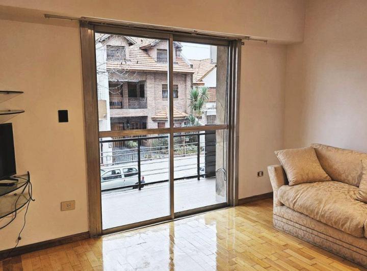 3 ambientes balcón y patio en venta en V. Urquiza 5