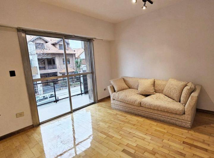 3 ambientes balcón y patio en venta en V. Urquiza 2