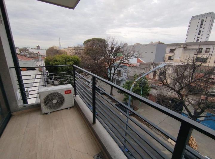 Alquiler monoambiente a estrenar c/balcón Flores 5