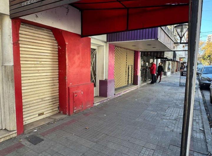 ALQUILER LOCAL COMERCIAL/ A REFACCIONAR - BERNAL 1