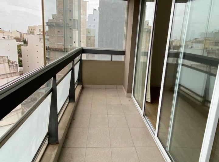 Alquiler 2 ambientes c/ balcon y cochera Coghlan 3