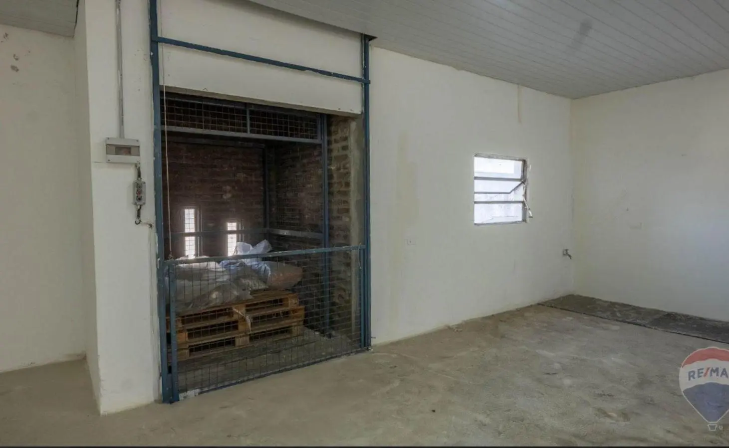 Venta GALPÓN DEPÓSITO CON VIVIENDA - LOMAS DEL MIRADOR 3
