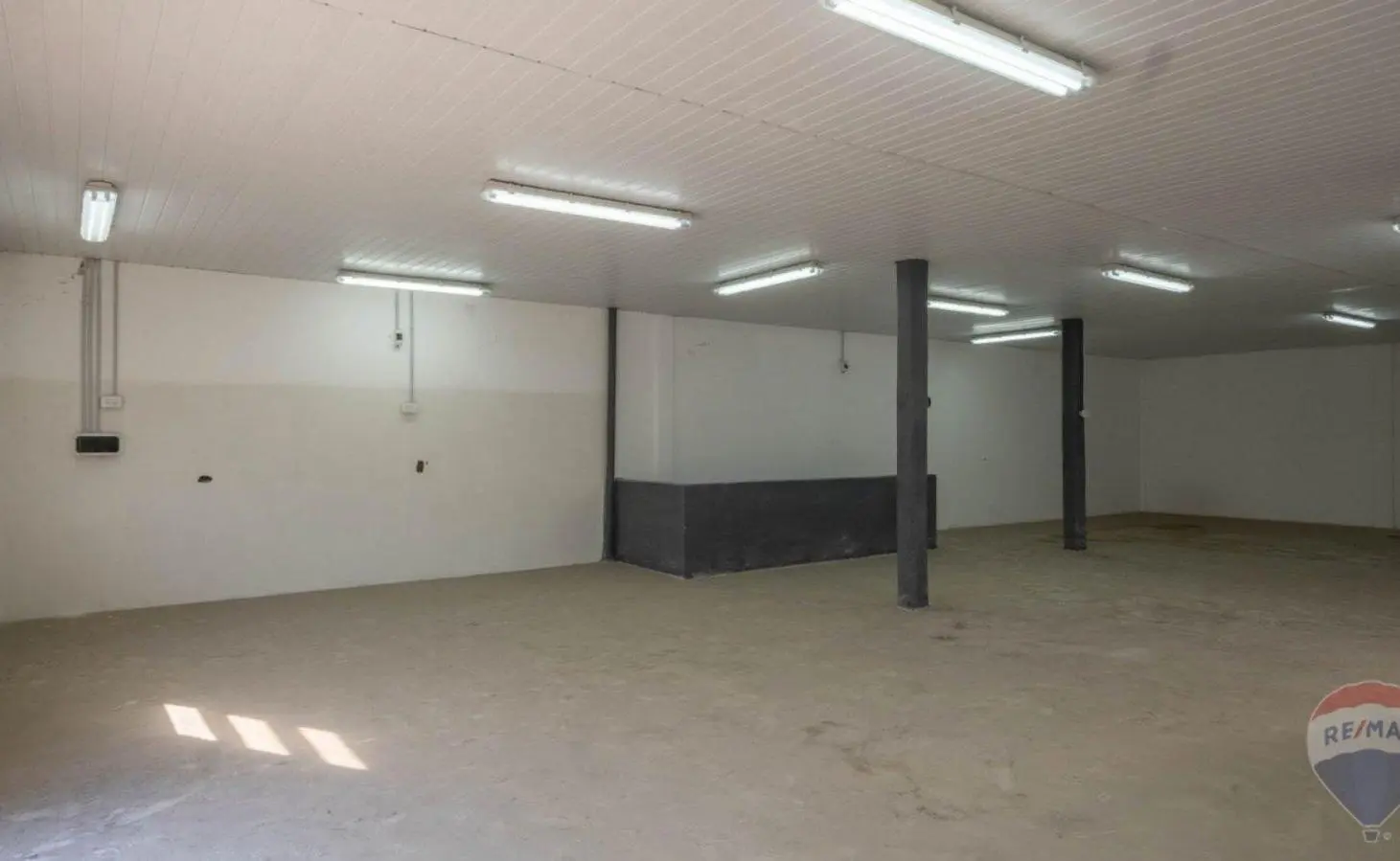 Venta GALPÓN DEPÓSITO CON VIVIENDA - LOMAS DEL MIRADOR 4