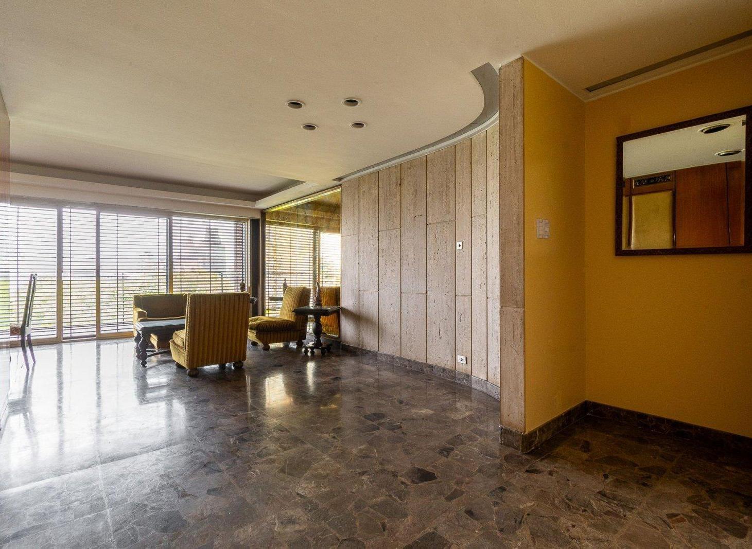 VENTA DEPTO 5 AMB EN FLORES APTO CREDITO