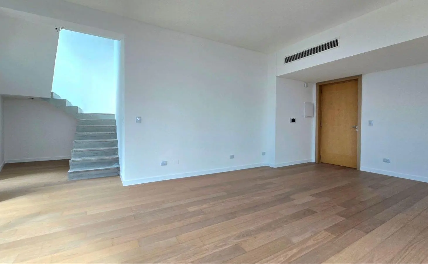 VENTA TRIPLEX 5AMB LIBERTADOR A ESTRENAR INFINITY 5