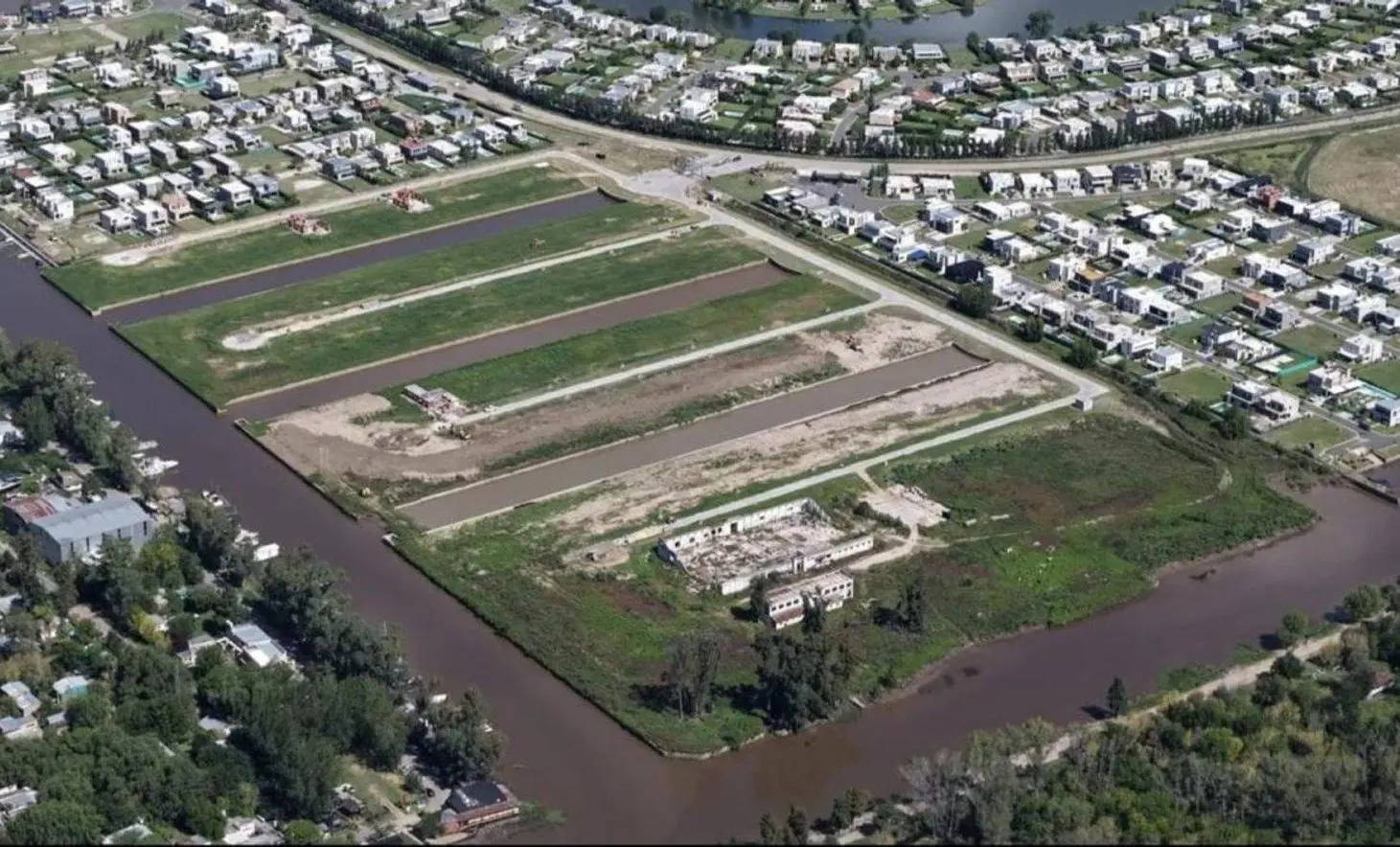 VENTA LOTE AL RIO BARRIO NAUTICO VILLA NUEVA PERMUTA FINANCIA 4