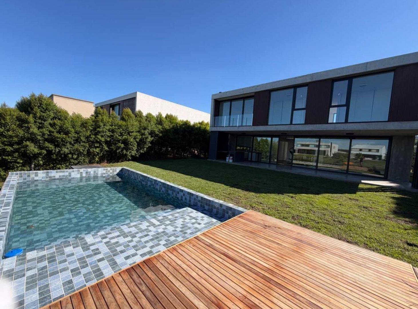 CASA EN VENTA-VISTA AL LAGO- BARRIO MARINAS-PUERTOS DEL LAGO -ESCOBAR