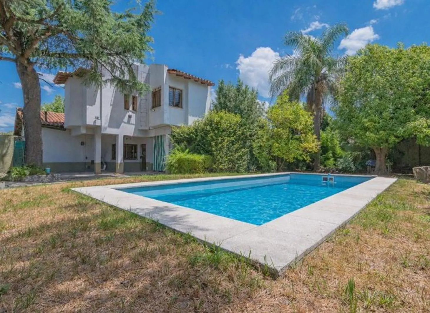 Venta Casa 6 amb jardin pileta cochera 2