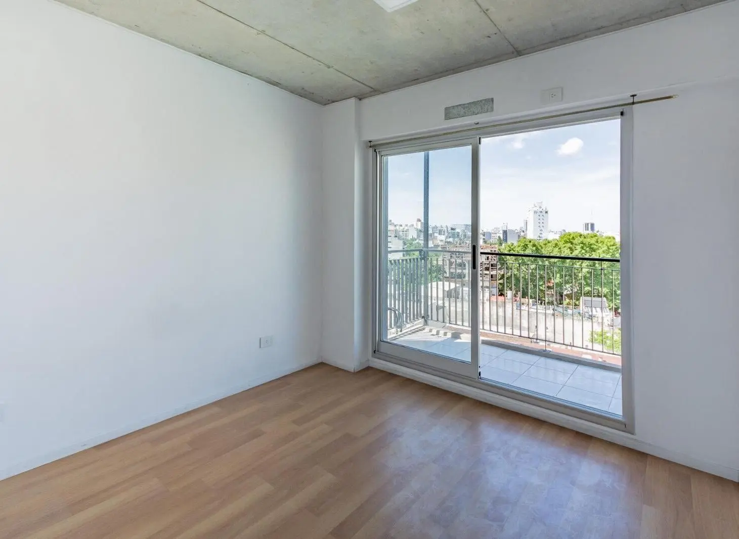Alquiler Monoambiente divisible c/cochera y Amenities. 3