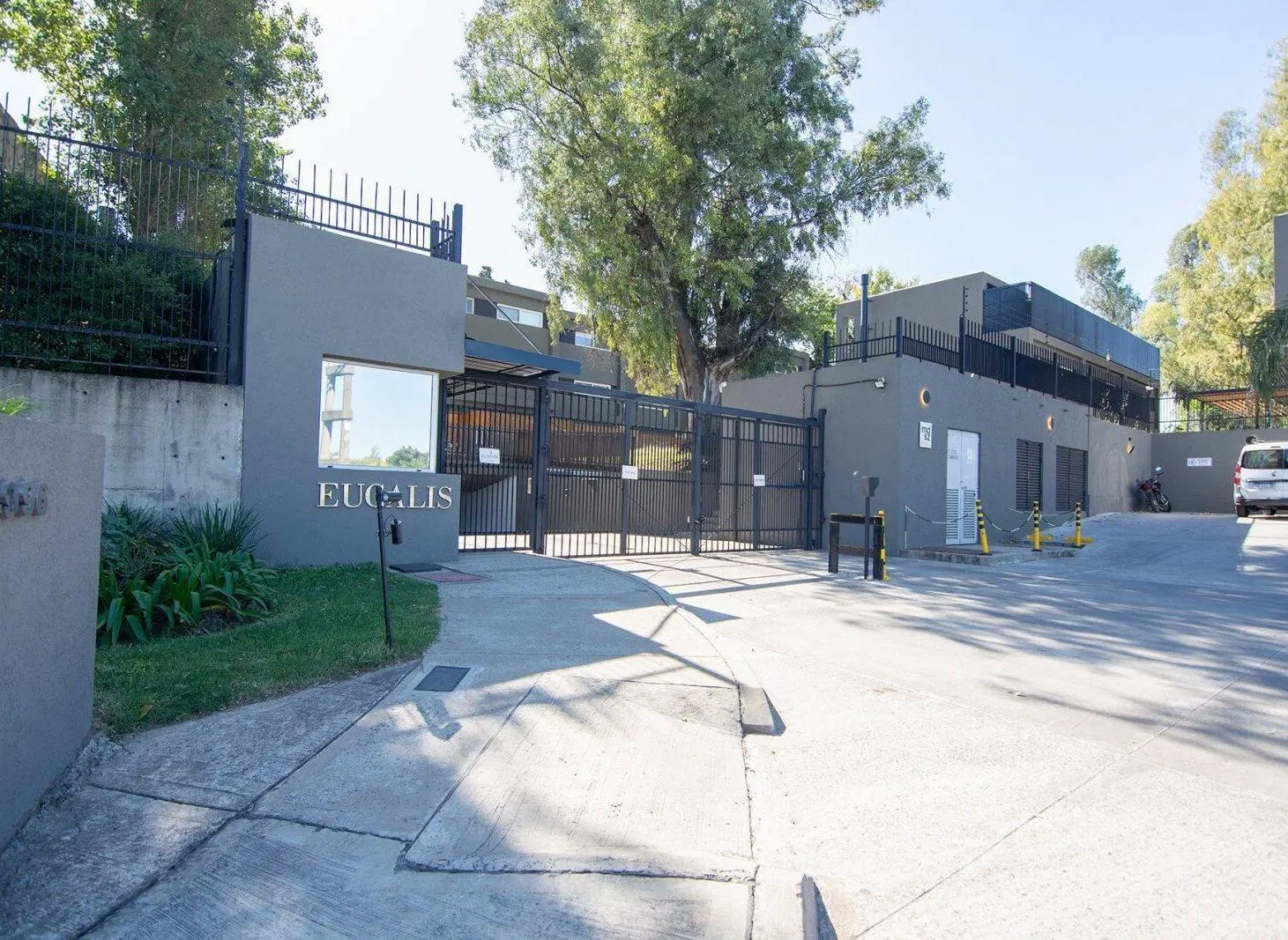 Casa triplex 6 amb. en venta | 2 cocheras | Barrio Cerrado Eucalis | Boulogne, San Isidro 2
