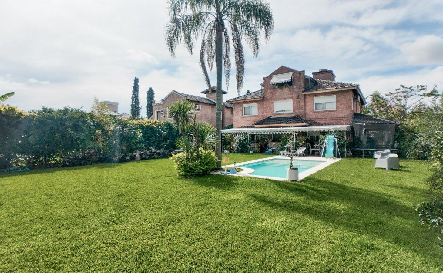 VENTA CASA 7 AMB - CLUB DE CAMPO PUEYRREDON
