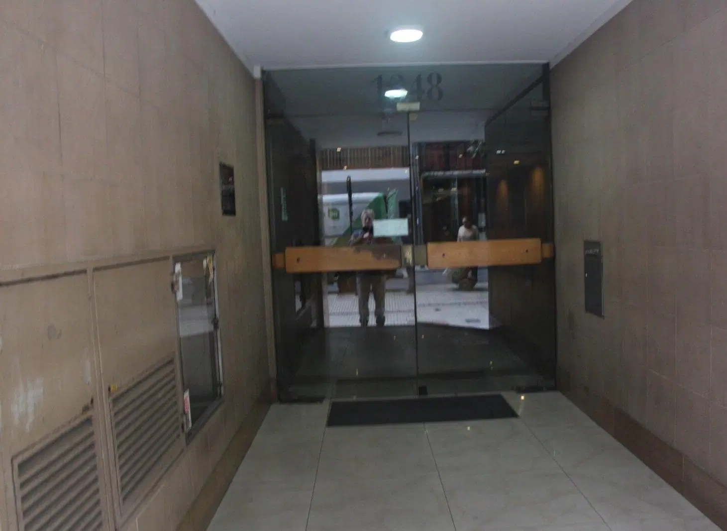 Oficina en dúplex al frente – Viamonte al 1300 9°Piso 2