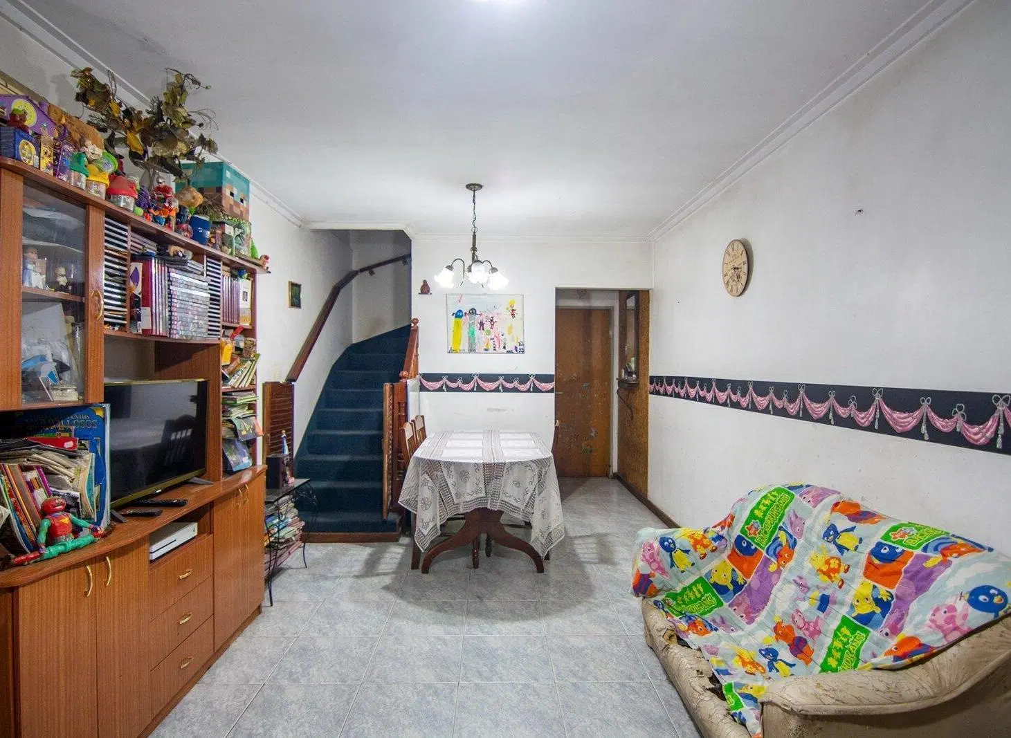 Venta Casa Dúplex de 3 ambientes con patio, cocheras para dos autos, en Carapachay. 2