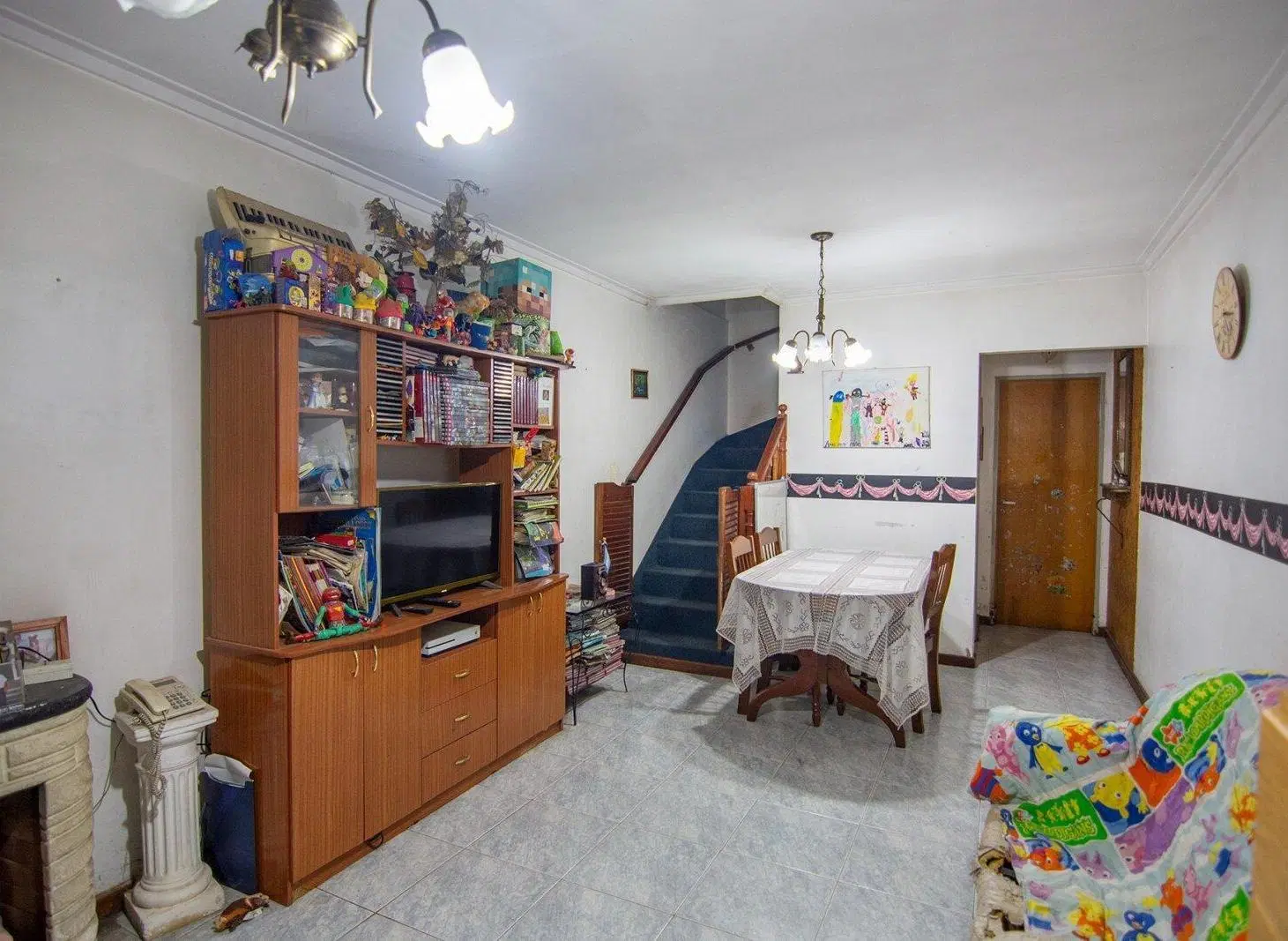 Venta Casa Dúplex de 3 ambientes con patio, cocheras para dos autos, en Carapachay. 4