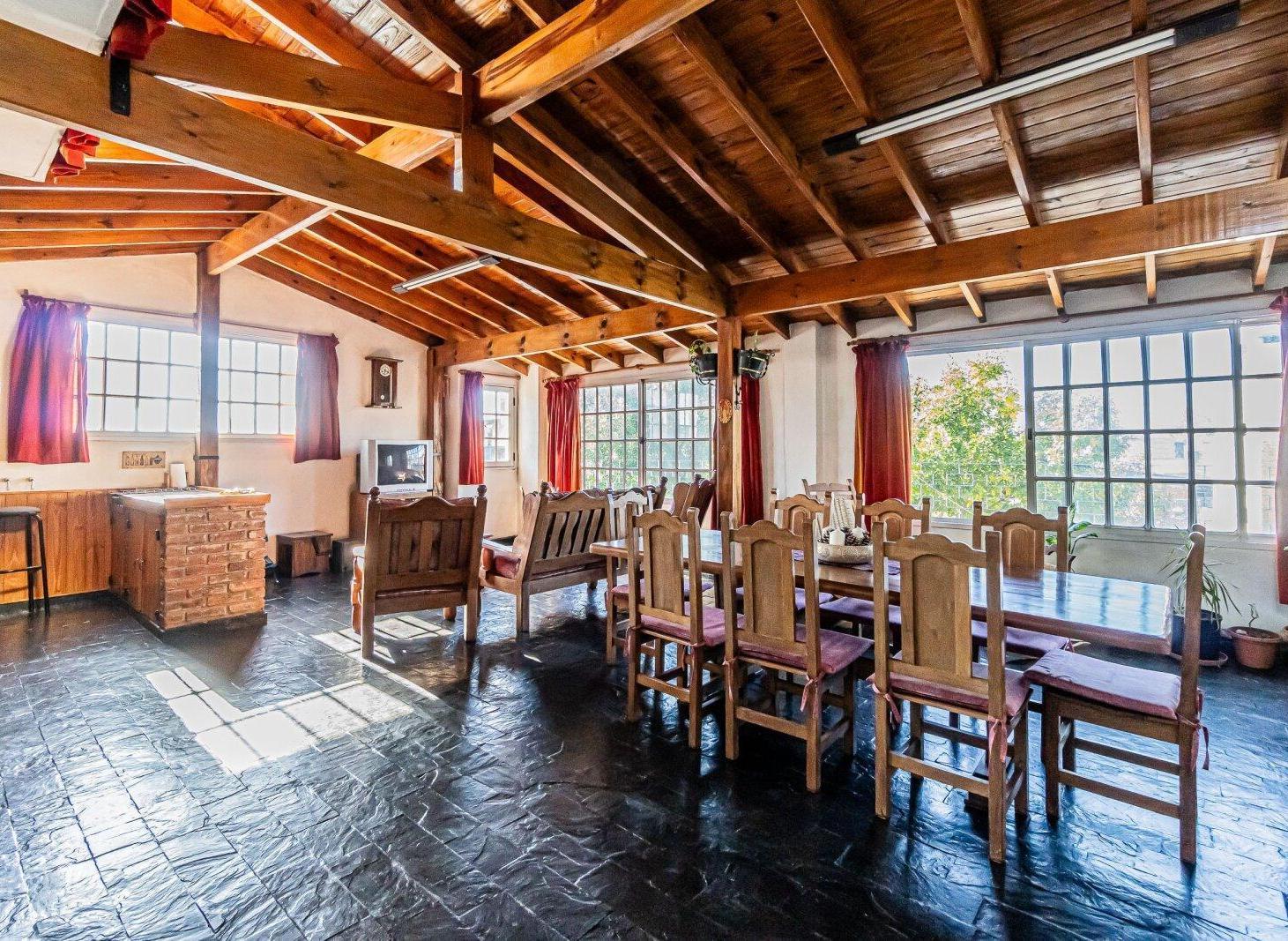 Venta de Muy luminoso PH en Santos Lugares