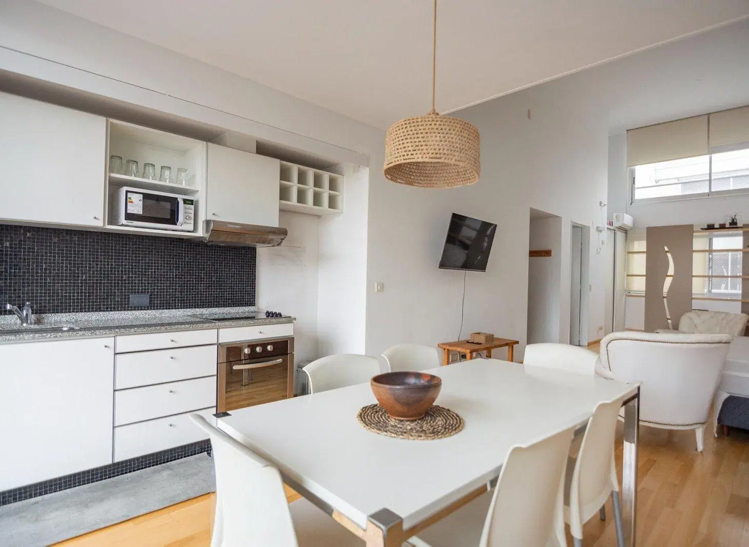 Venta monoambiente, doble altura en Belgrano con balcón aterrazado y amenities. 4