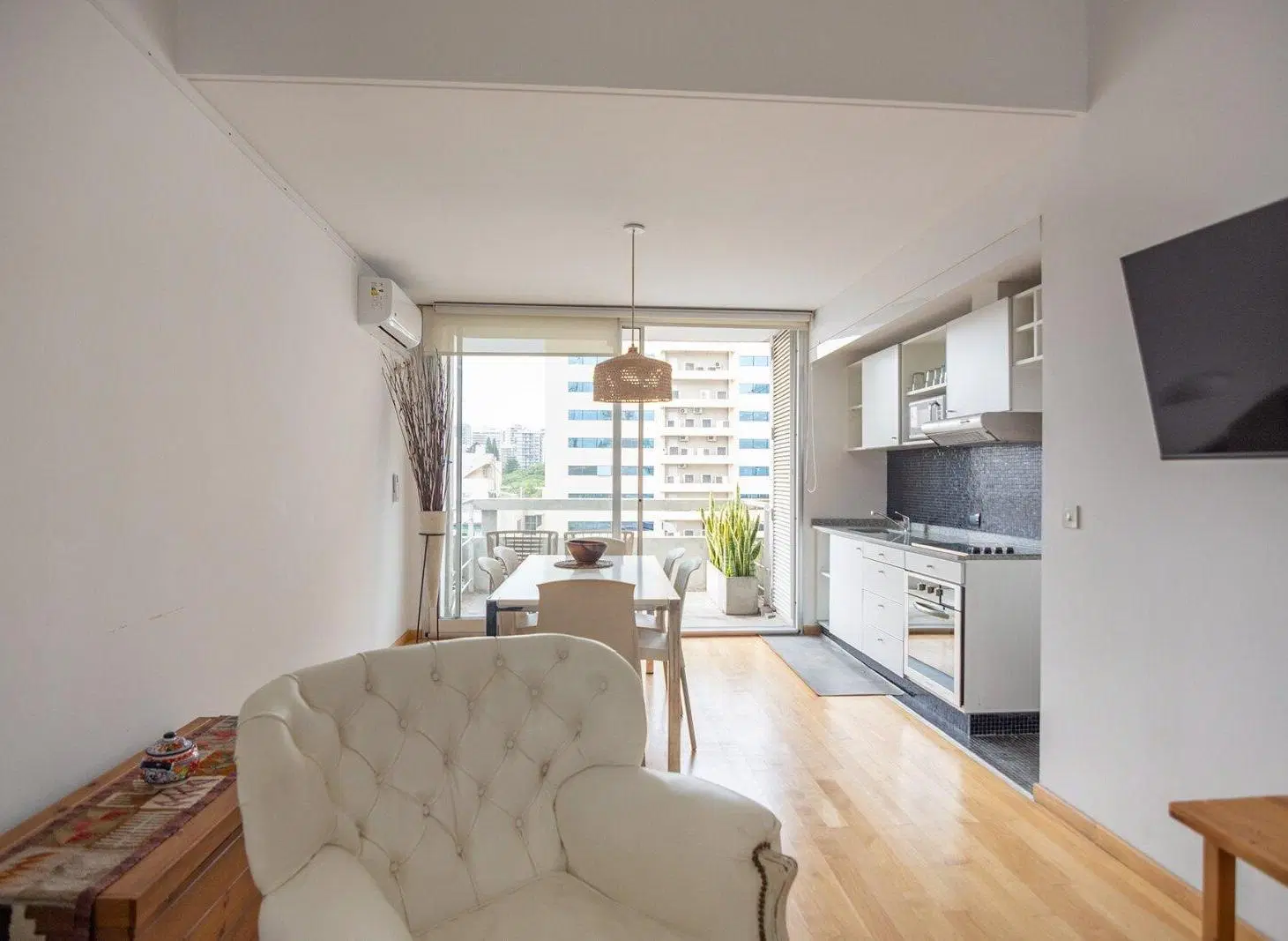 Venta monoambiente, doble altura en Belgrano con balcón aterrazado y amenities. 5