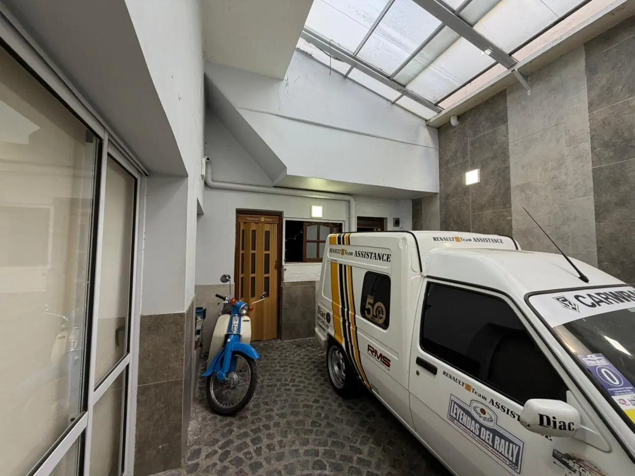 Venta casa 5 amb. con terraza parrilla y pileta en Pompeya 3