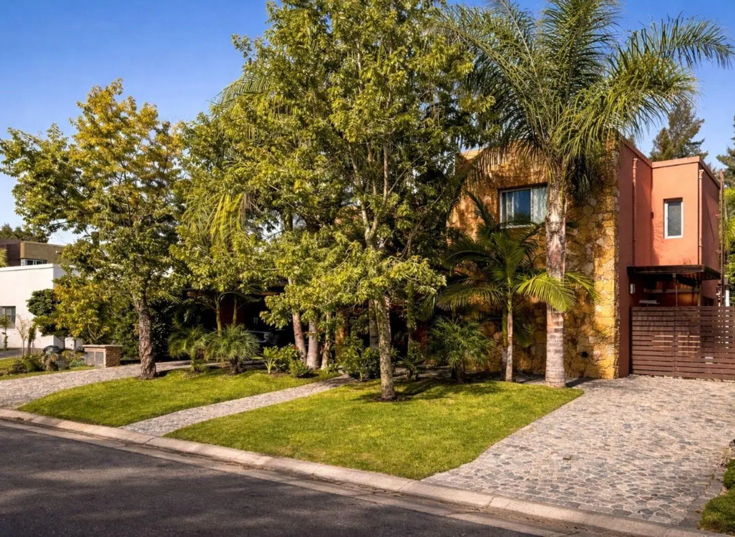 Alquiler Casa 5 AMB. con PILETA y JARDÍN | Barrio SAN MARCO 2