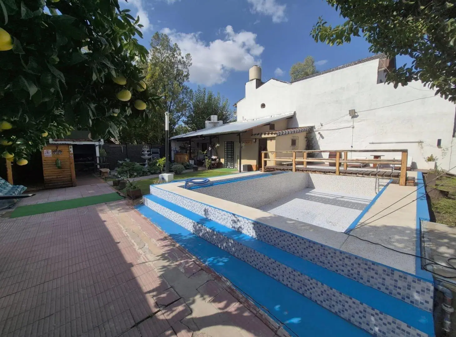 Casa quinta en venta Villa Luzuriaga con pileta 2