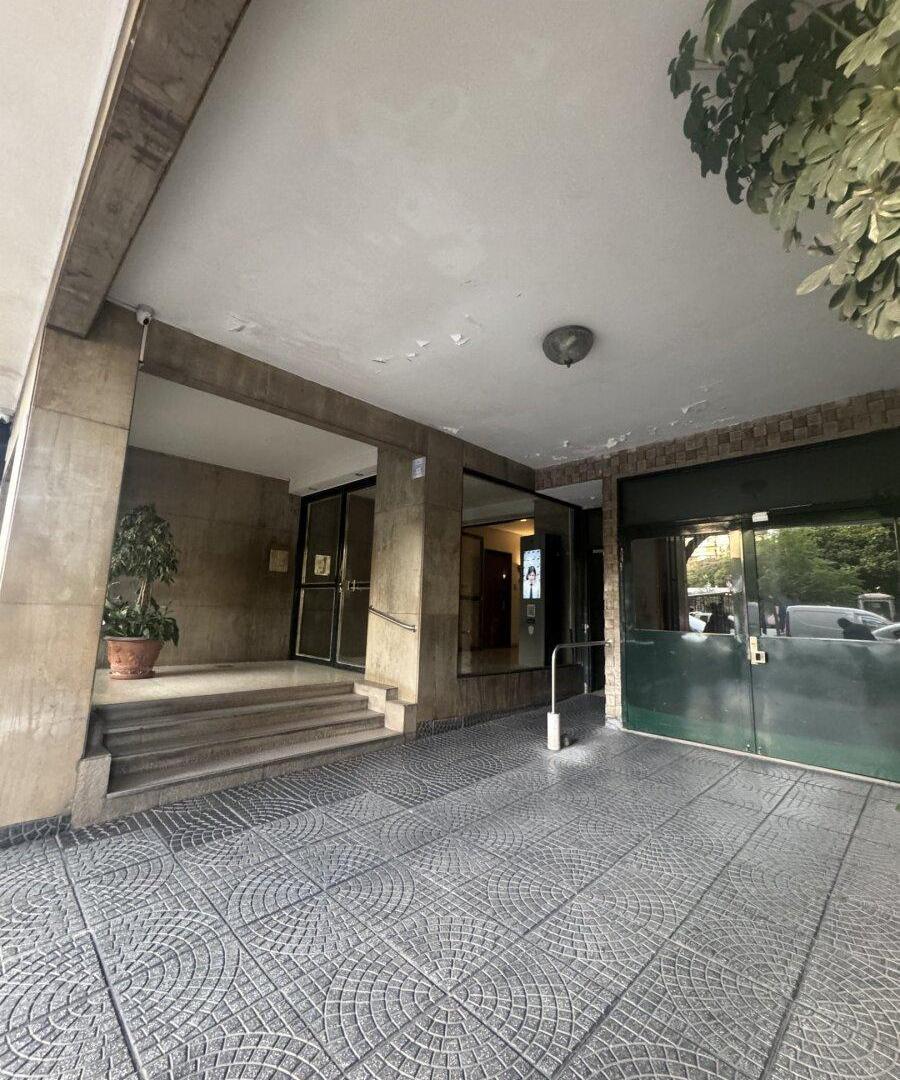 Foto de Venta departamento de 3 amb. dep/serv. Belgrano, imagen 1